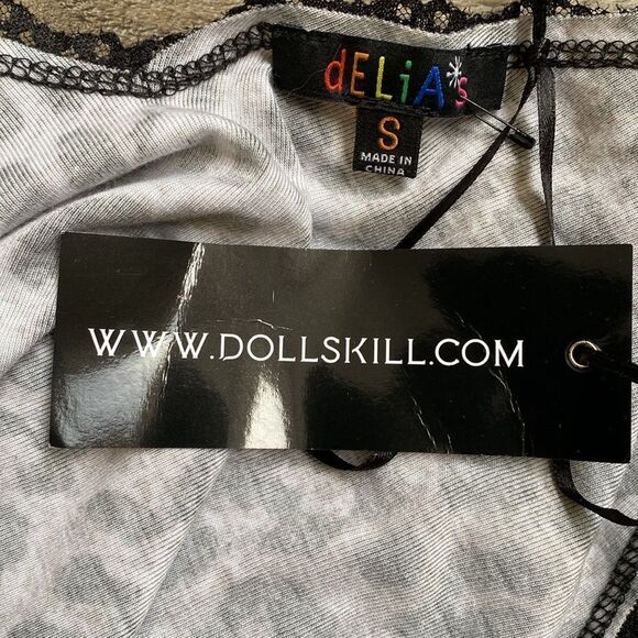 dELiA*s by Dolls Kill Leopard Print Lace-Trim Short Sleeve Tie Open Back Top - Picture 4 of 5